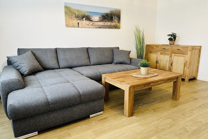 Lounge 40 of 52