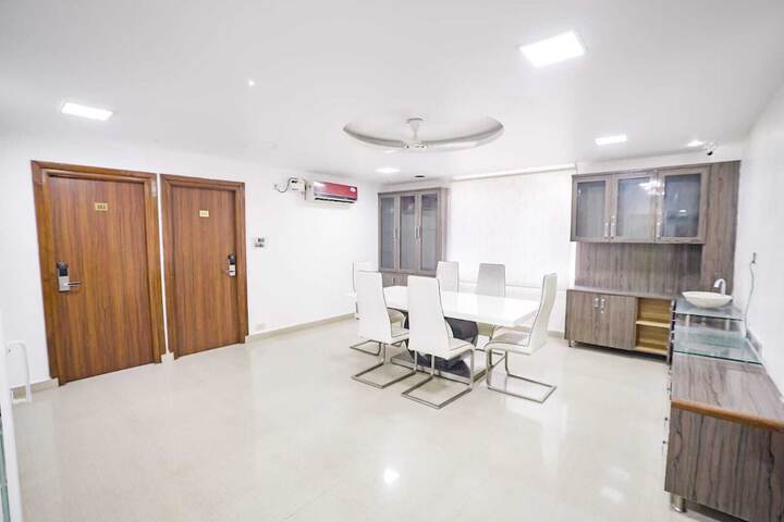 Business Center 14 of 17
