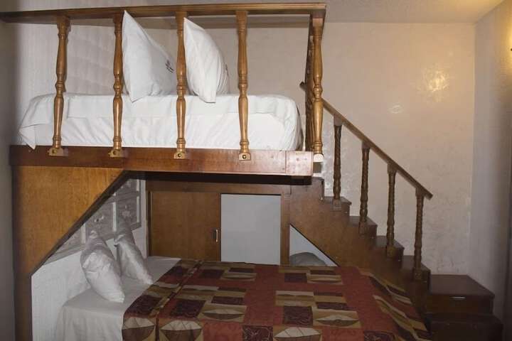 Room 6 of 18