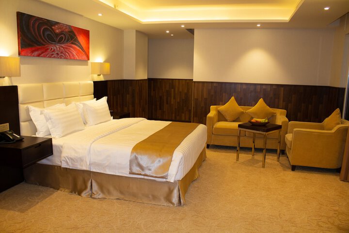Room 25 of 107