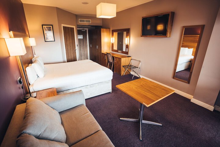 Room 28 of 109