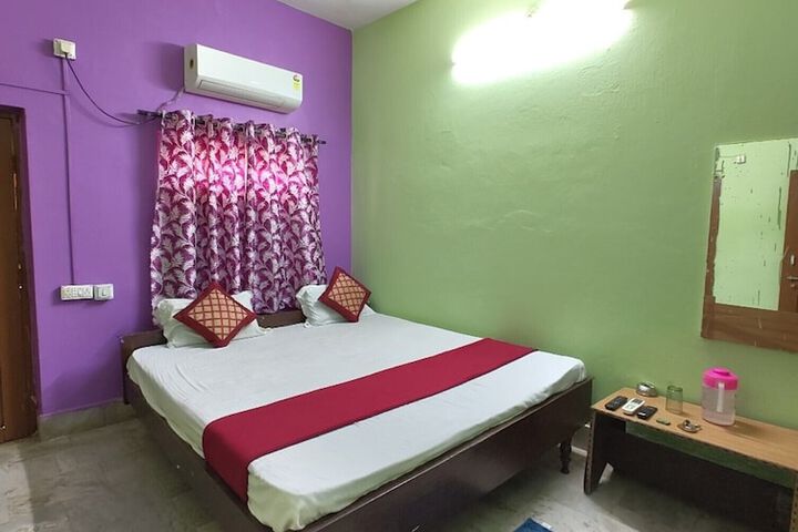 Room 4 of 12