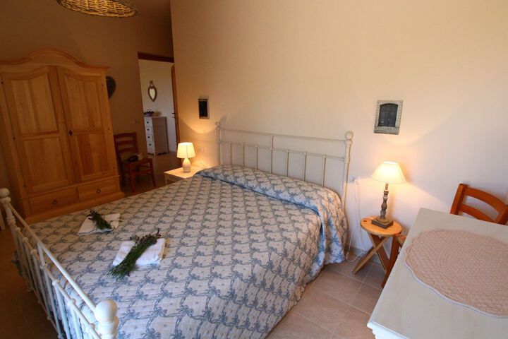 Room 6 of 42
