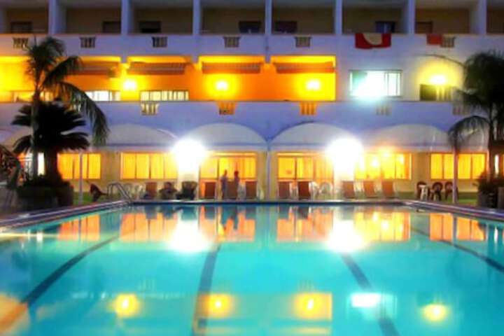 Hotel Pool