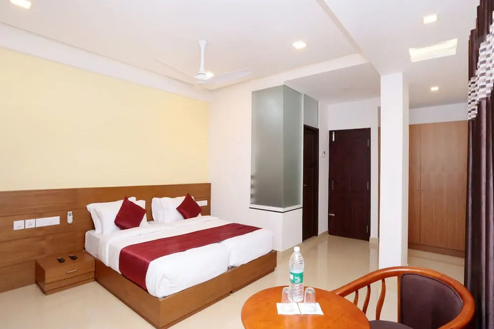 Room 4 of 12