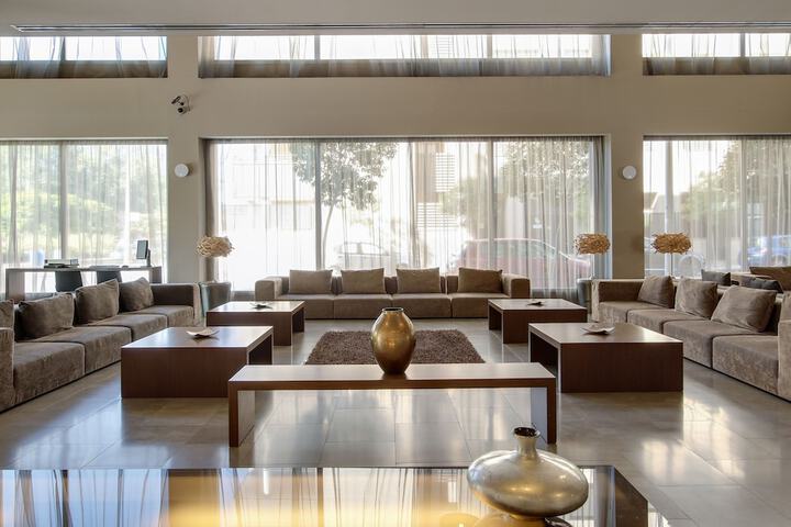 Entrance & Lobby