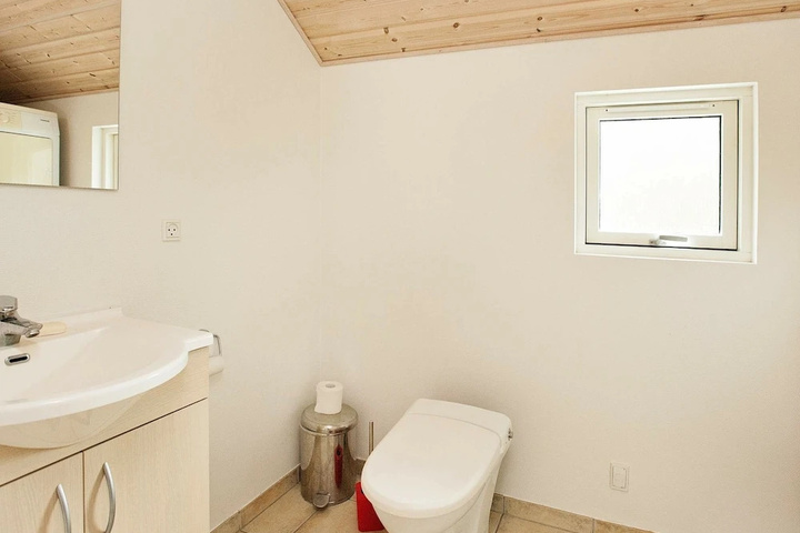 Room 7 of 18