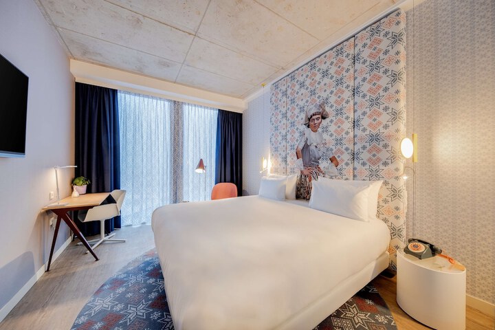 Room 32 of 107