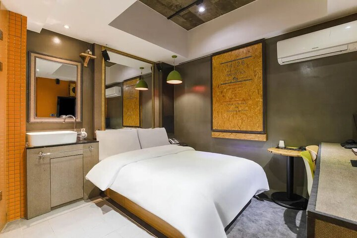 Room 19 of 41