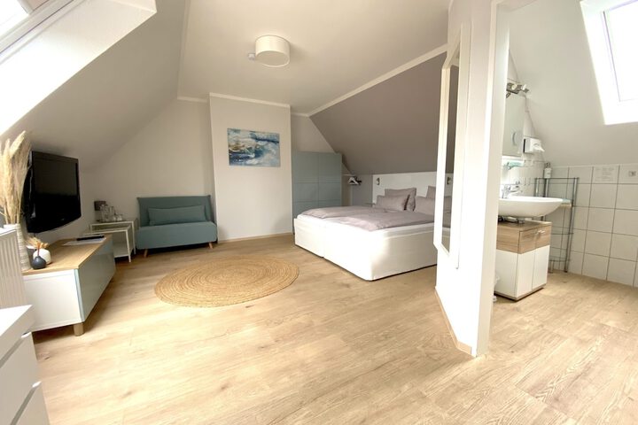 Room 32 of 86
