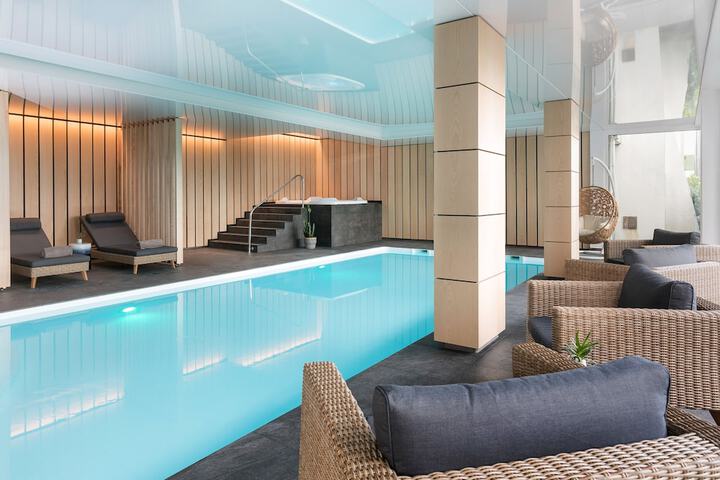 Pool 44 of 125