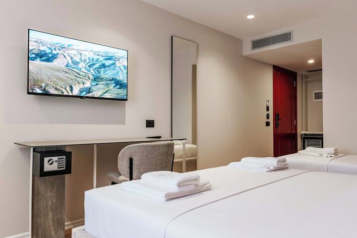 Room 40 of 86