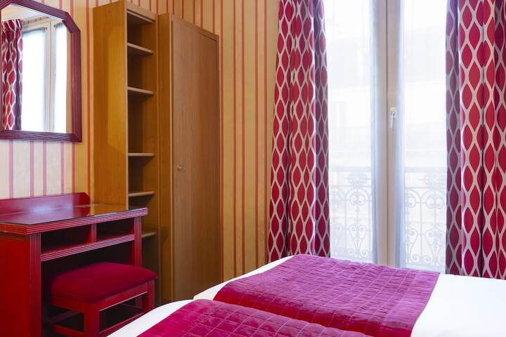 Room 11 of 22