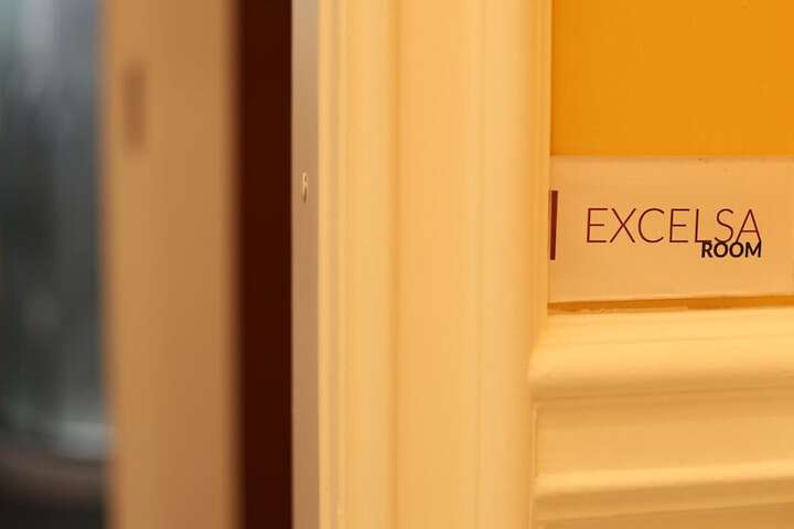Room 6 of 50