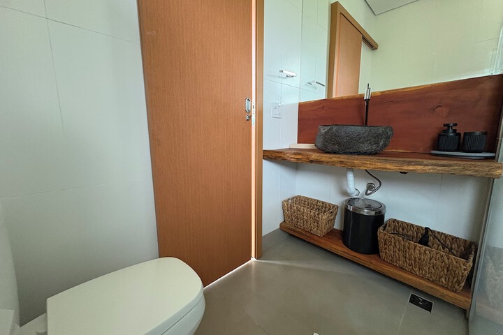 Room 65 of 104