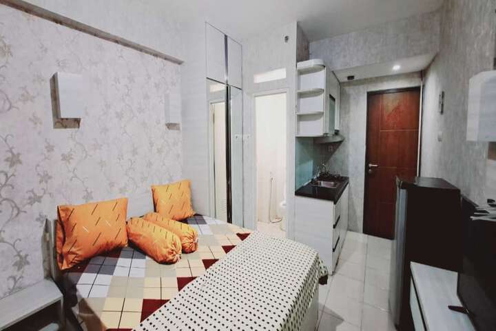 Room 6 of 10
