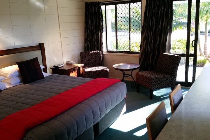 Room 6 of 174