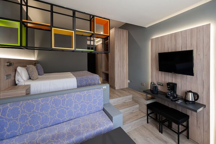 Room 6 of 48