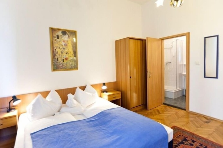 Room 14 of 33