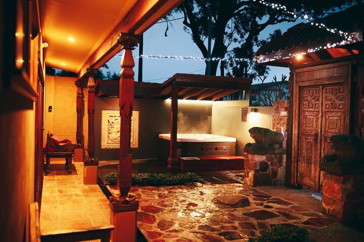 Deep soaking bathtub