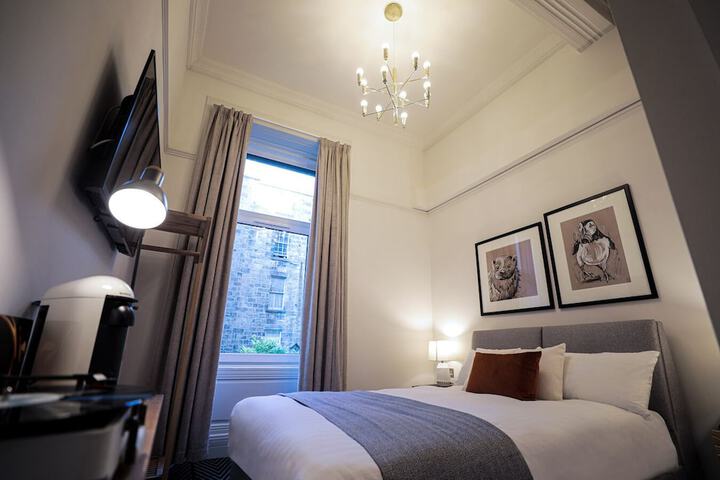 Room 17 of 43