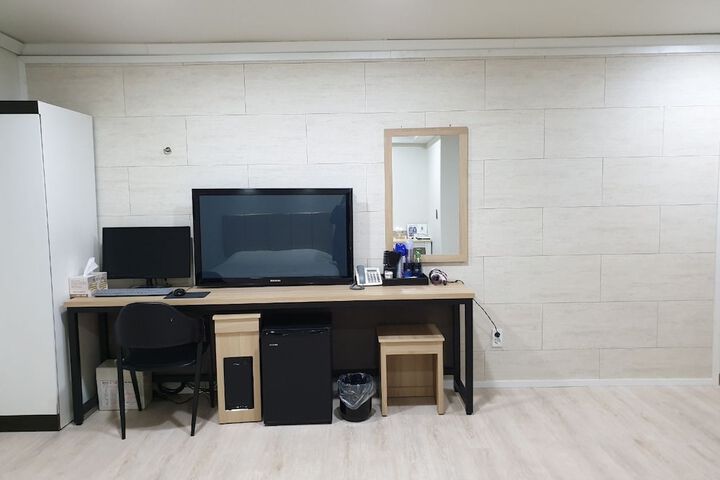 Room 14 of 25