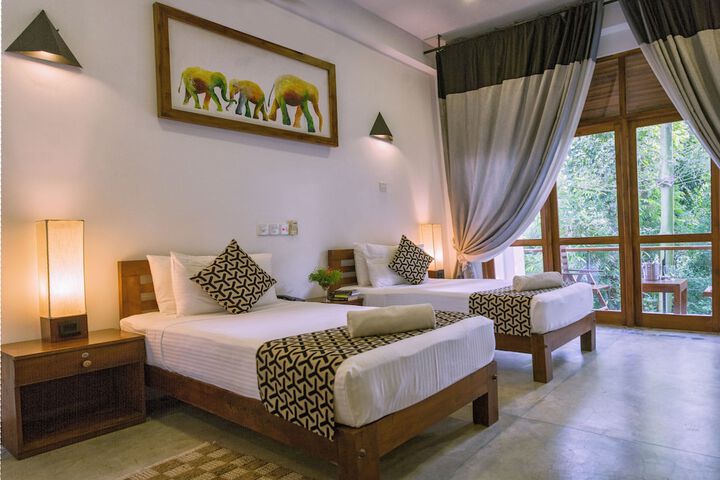 Hotel Athgira