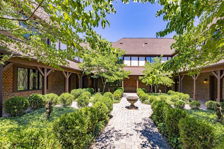 Hotel Exterior 54 of 57