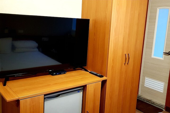 Room 17 of 27