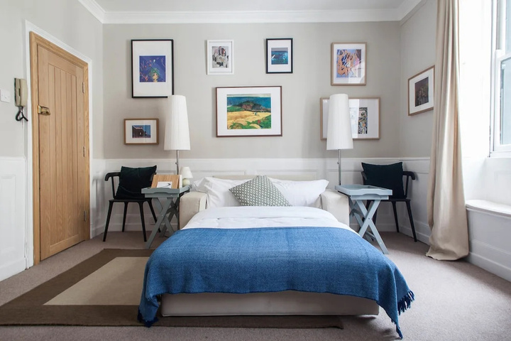 Room 2 of 9