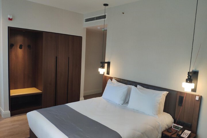 Room 12 of 112