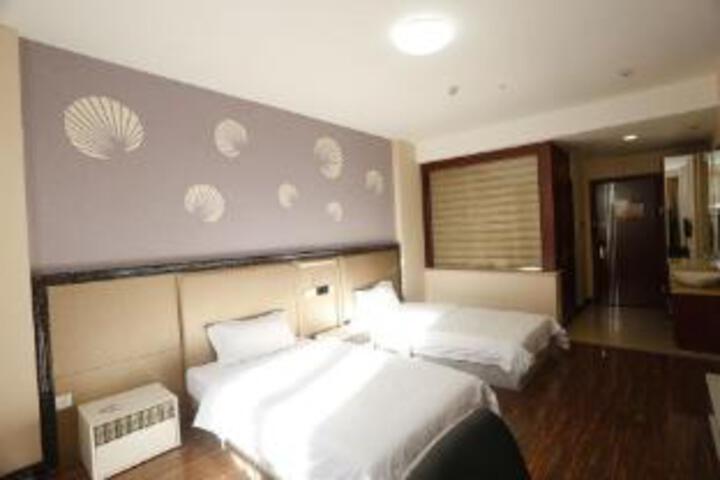 Room 6 of 6