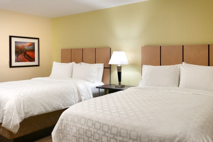 Studio Suite Queen Bed (1 of 14)