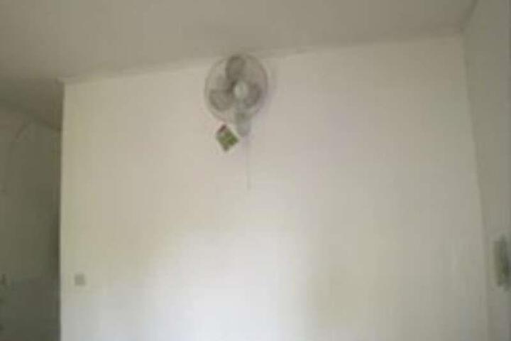 Room 4 of 5