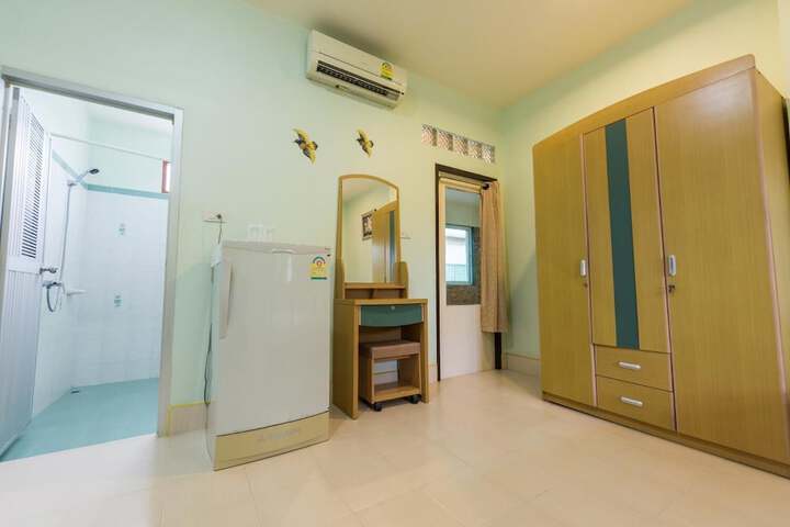 Room 7 of 12