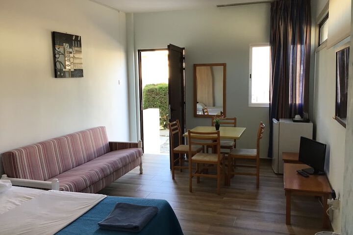Room 11 of 38