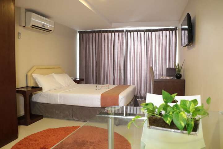 Room 16 of 40