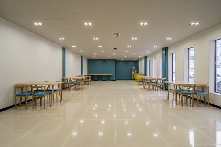 Grey Whale Intelligent Hotel (Lixian Government)