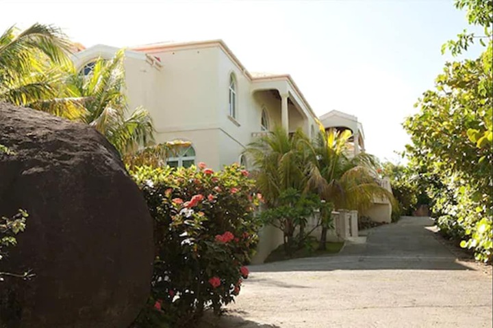 Hotel Exterior 13 of 21