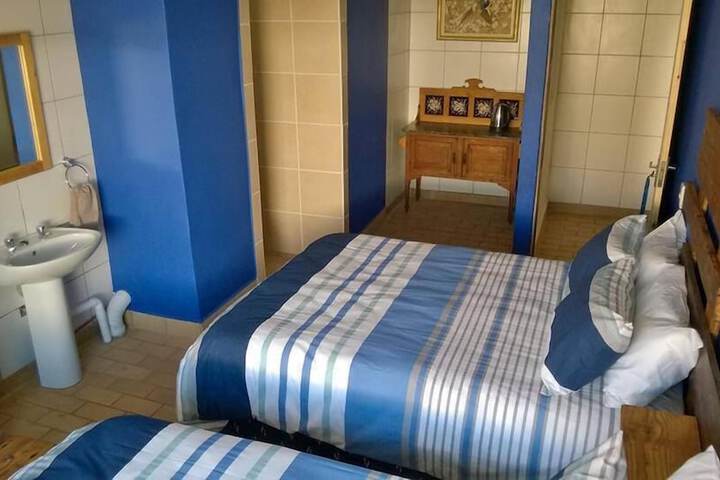 Room 6 of 11