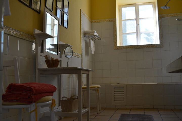 Room 16 of 42