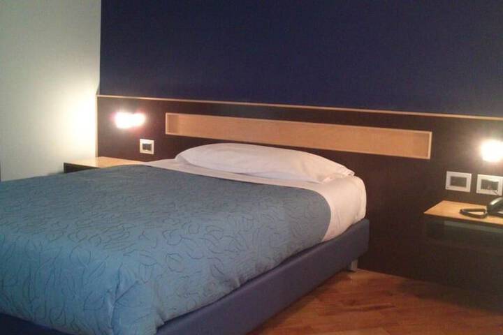 Room 4 of 18