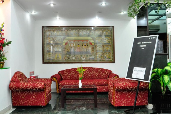 Entrance & Lobby