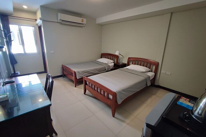 Room 6 of 14