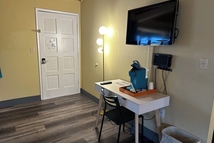 Room 25 of 65