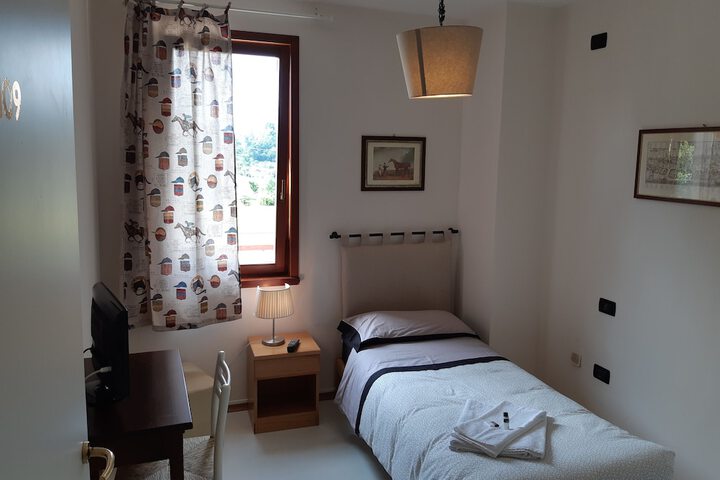 Room 13 of 27