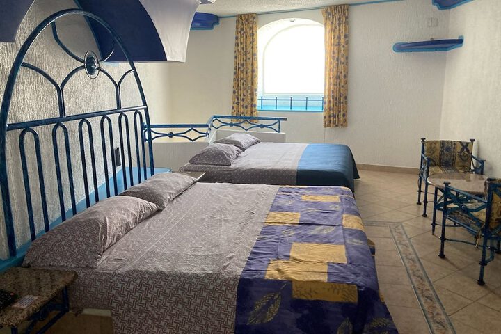 Room 4 of 6
