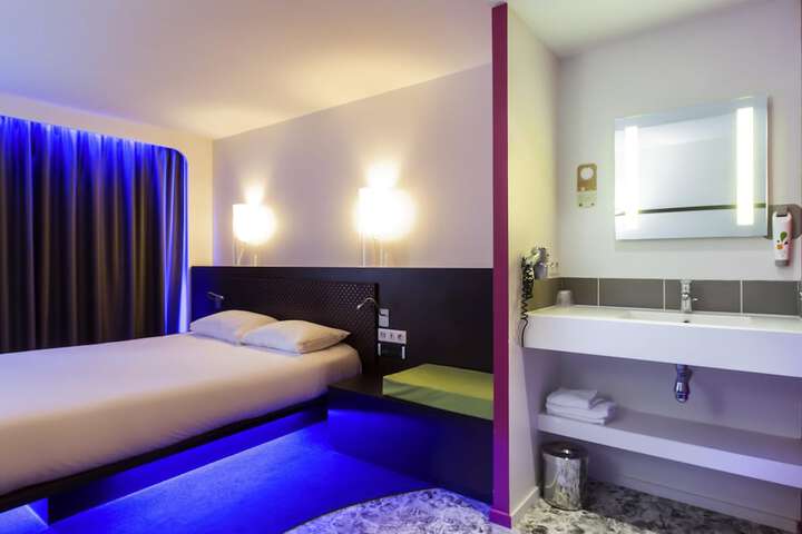 Room 28 of 79