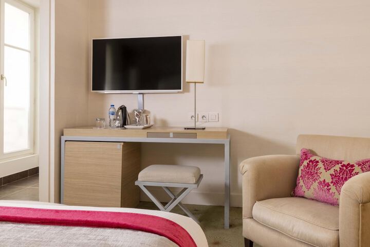 Room 15 of 30