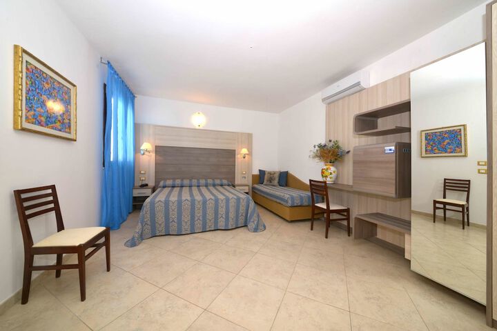 Room 3 of 28